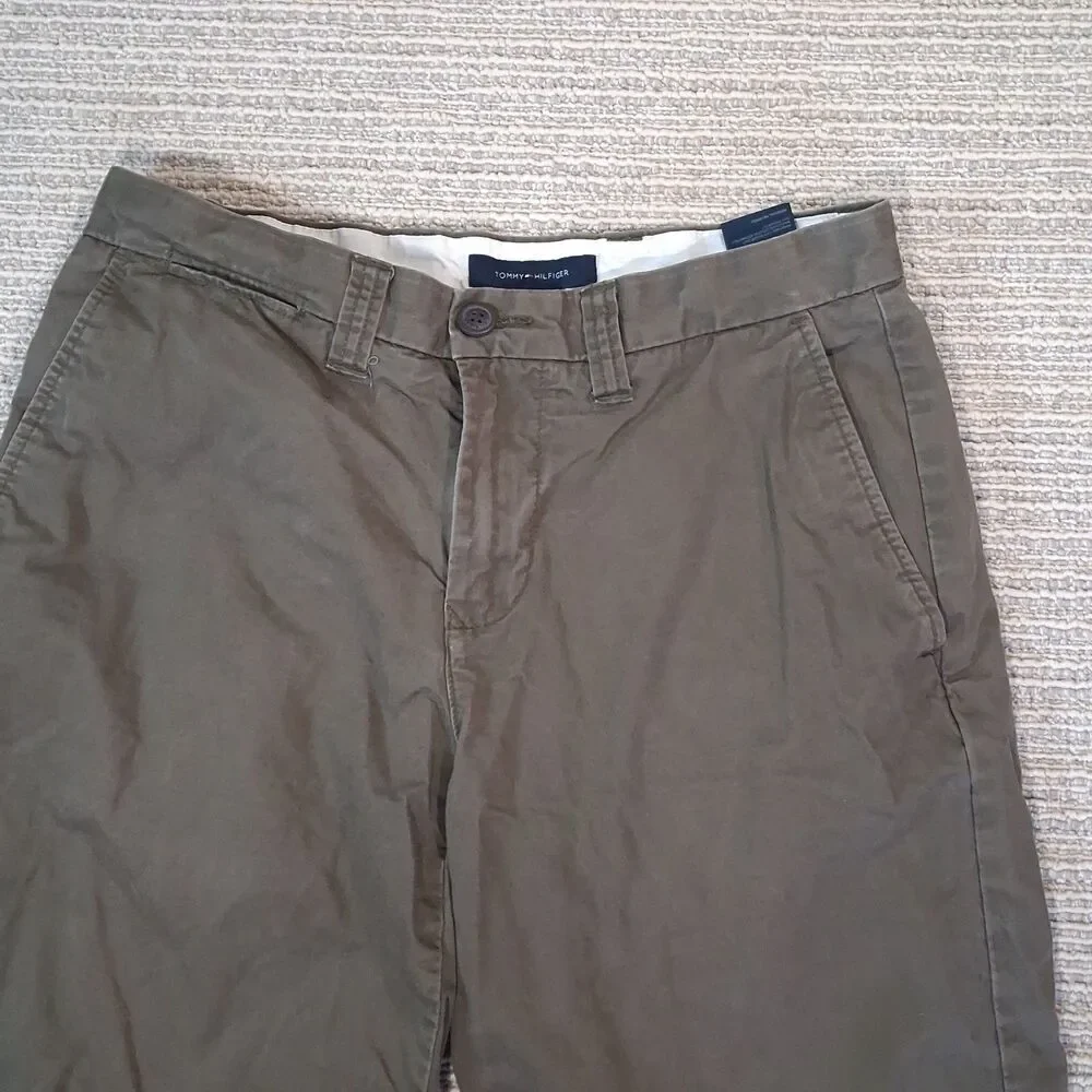 ​Tommy Hilfiger Mens 30 Chino Shorts Olive Green Flat Front Preppy Cotton 9 Inse